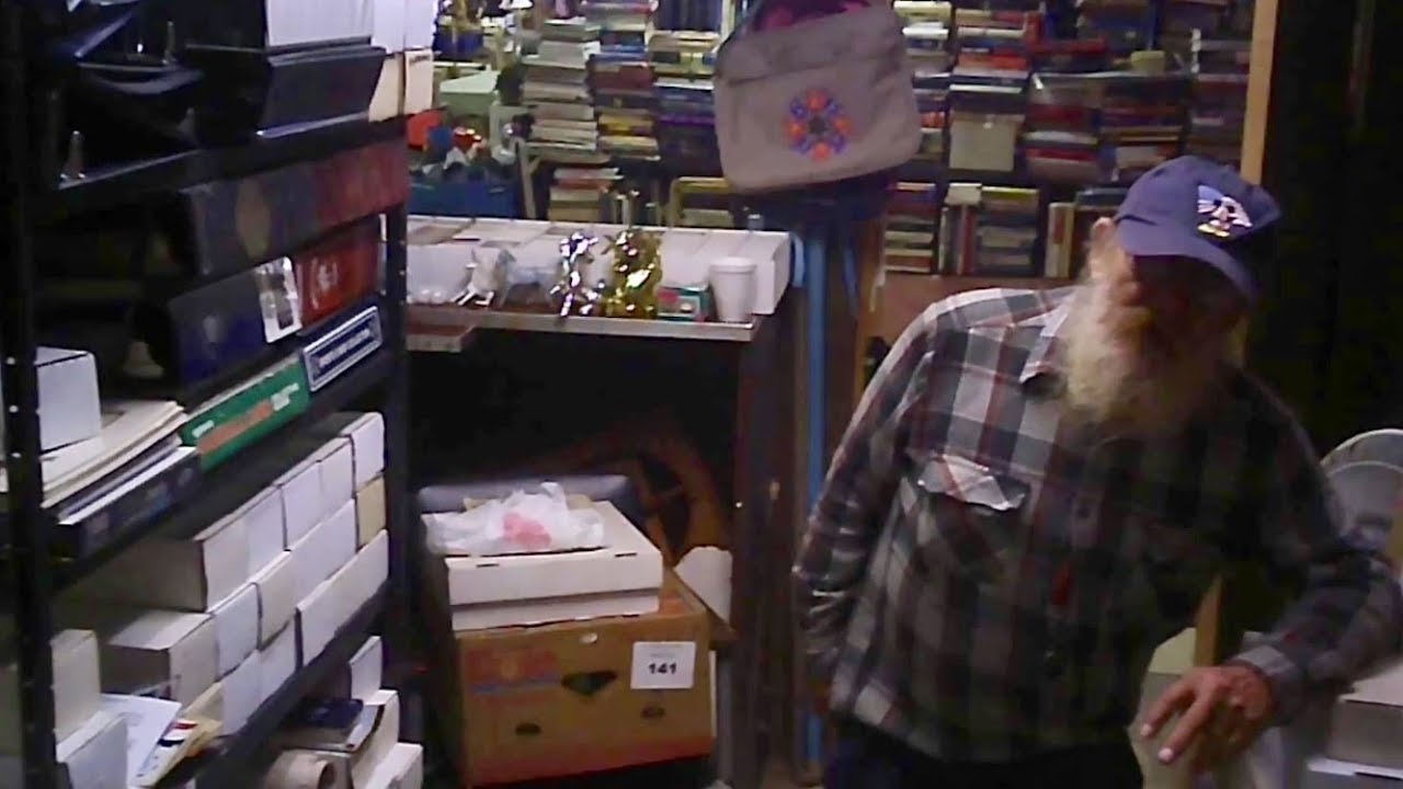 INDOOR FLEA MARKET WAS A GOLDMINE FOR BASEBALL CARDS