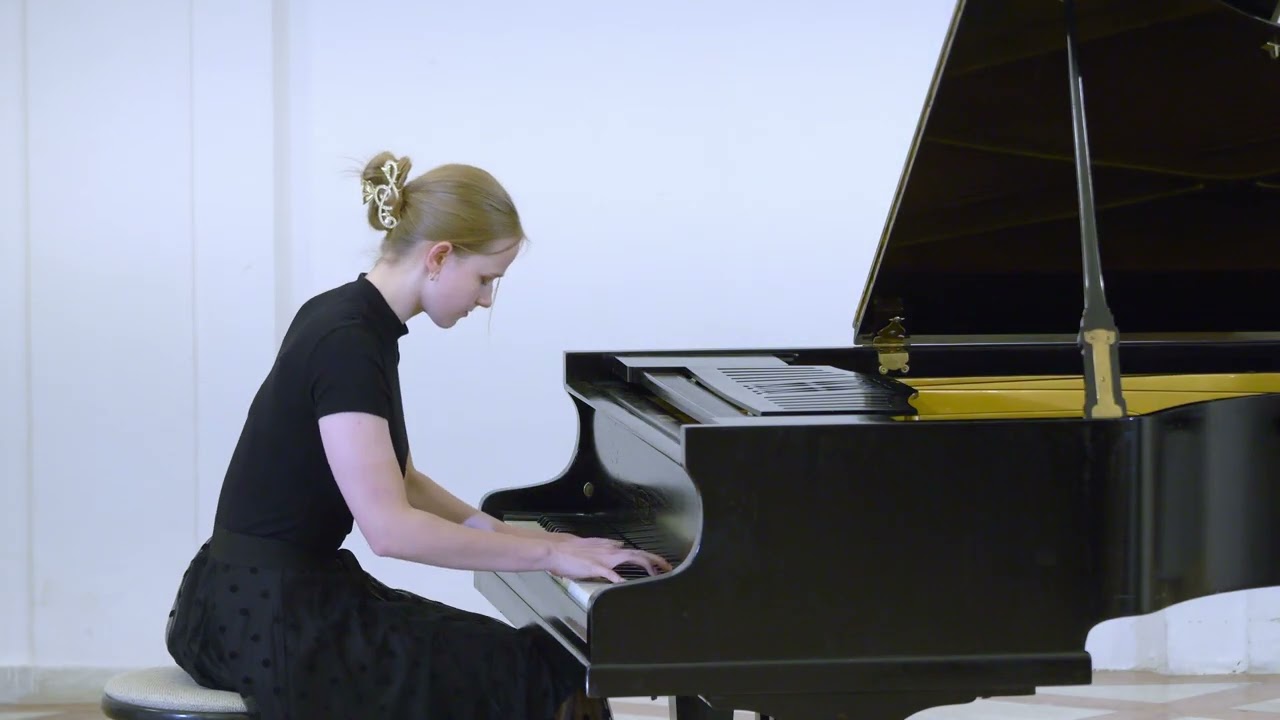 Vítězslava Kaprálová: Pět klavírních skladeb, op. 1 – IV. Tempo di menuetto, V. Alla marcia funebre