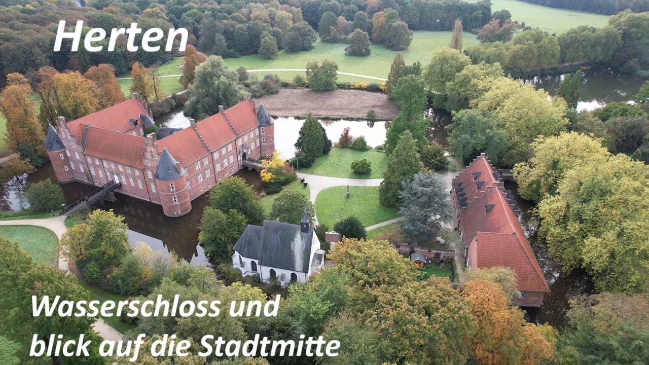 Das Ruhrgebiet von oben: Wasserschloss (Schloss) Herten mit Blick auf Herten Stadtmitte und Umgebung