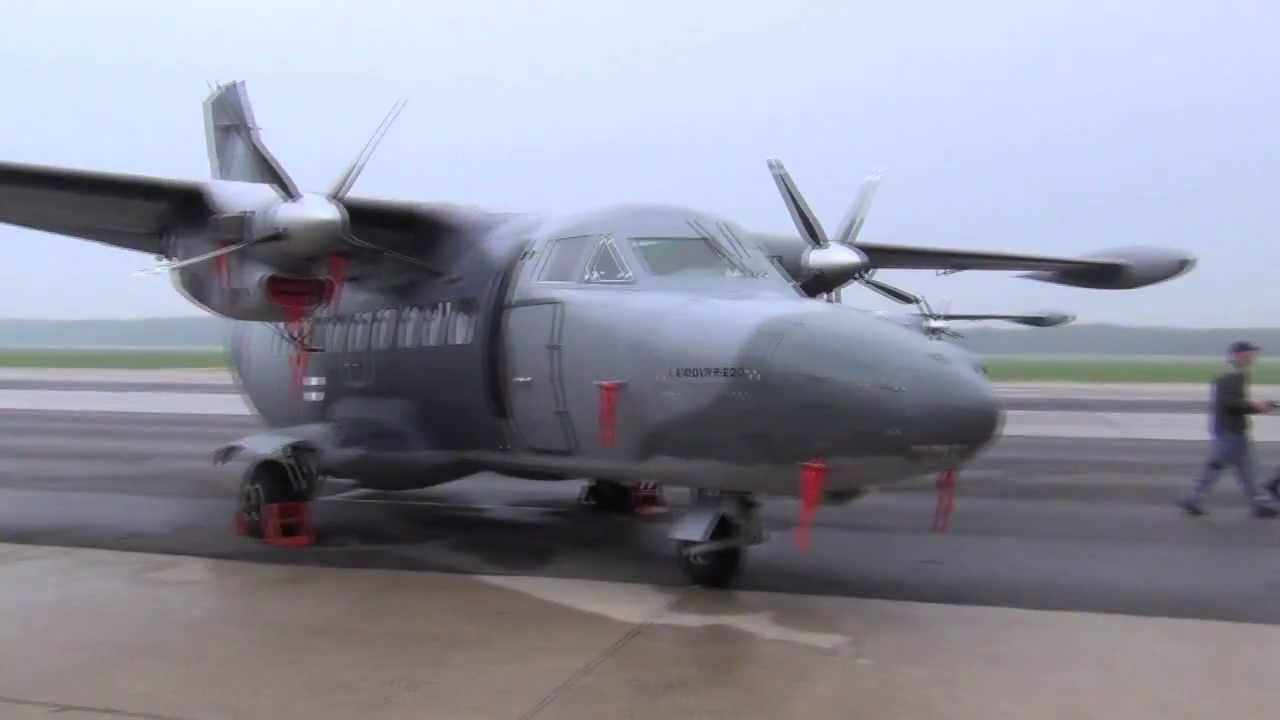 Minister Glváč predstavil nové lietadlá L-410