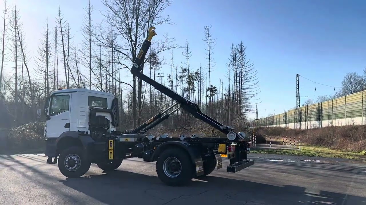 MAN TGM 18.320 4x4 Hyva 12-45 Abrollkipper