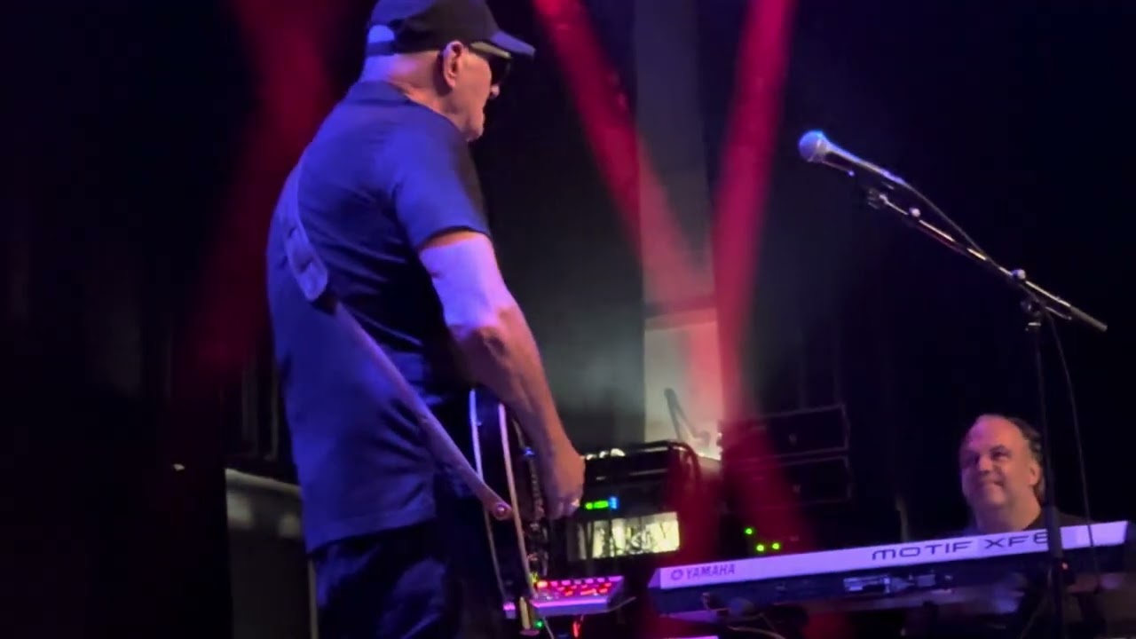 Jan Akkerman - My Focus  op 4-7-25  Poppodium Q - factory Amsterdam 