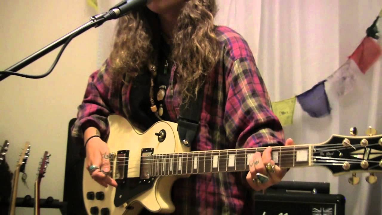 TASH SULTANA - HIGHER (BEDROOM RECORDING)
