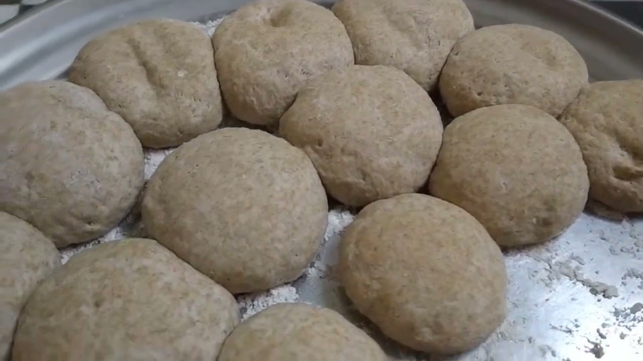 دقيق الحبة الكاملة احلى عيش طعم وفايدة 
