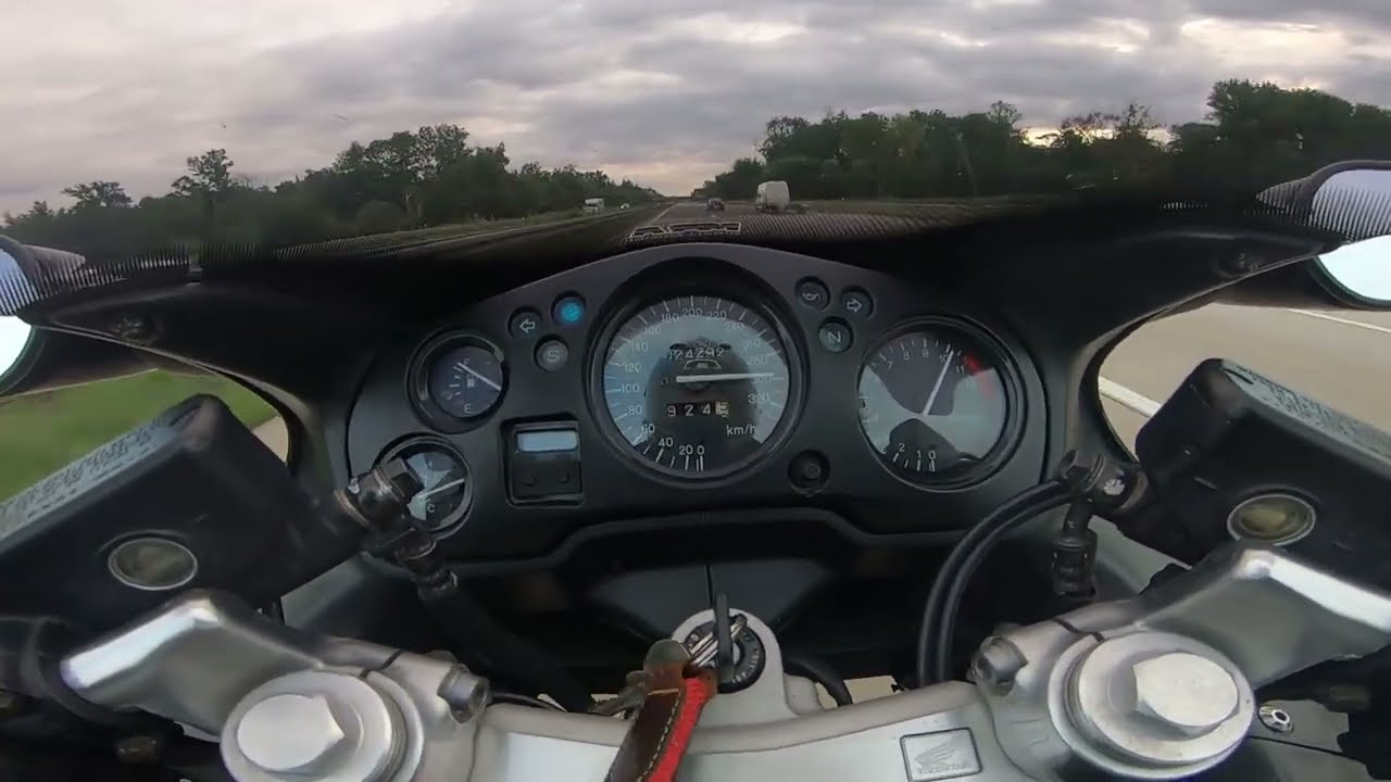 TOPSPEED Honda CBR1100XX SuperBlackbird | 300kmh+