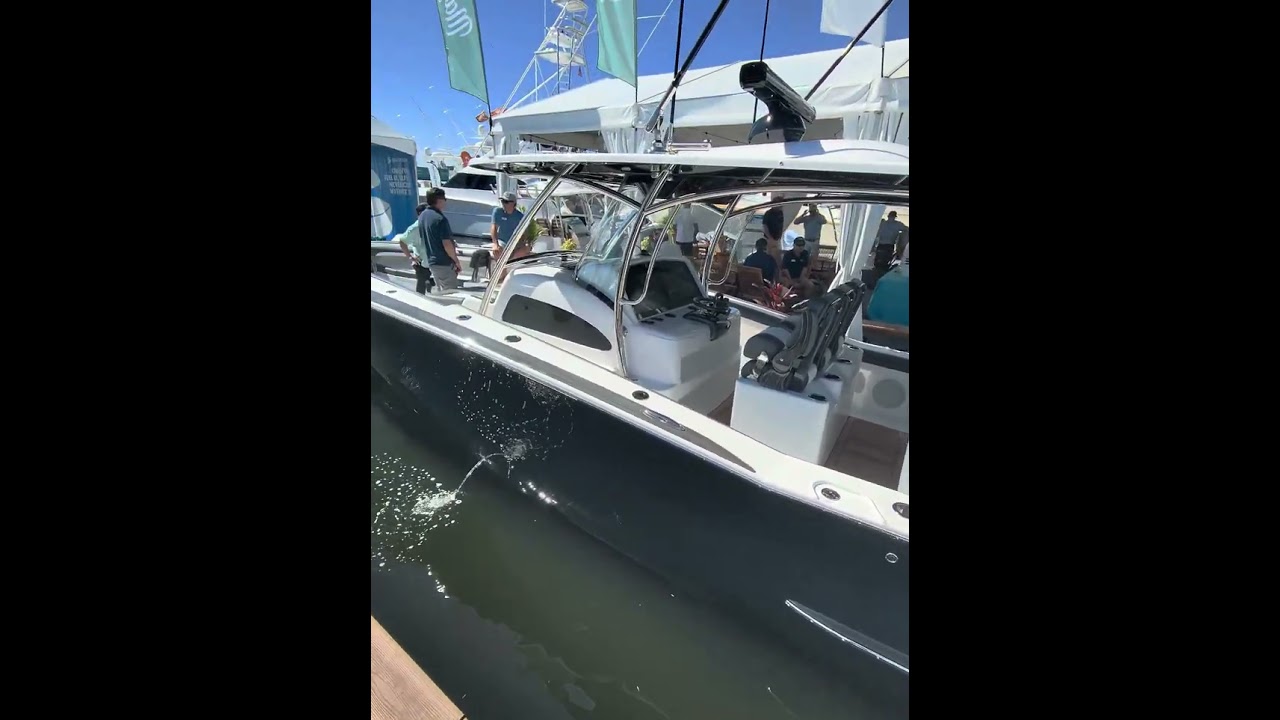 Mag Bay 43 Luxury Fishing Center Console – YachtBuying101.com