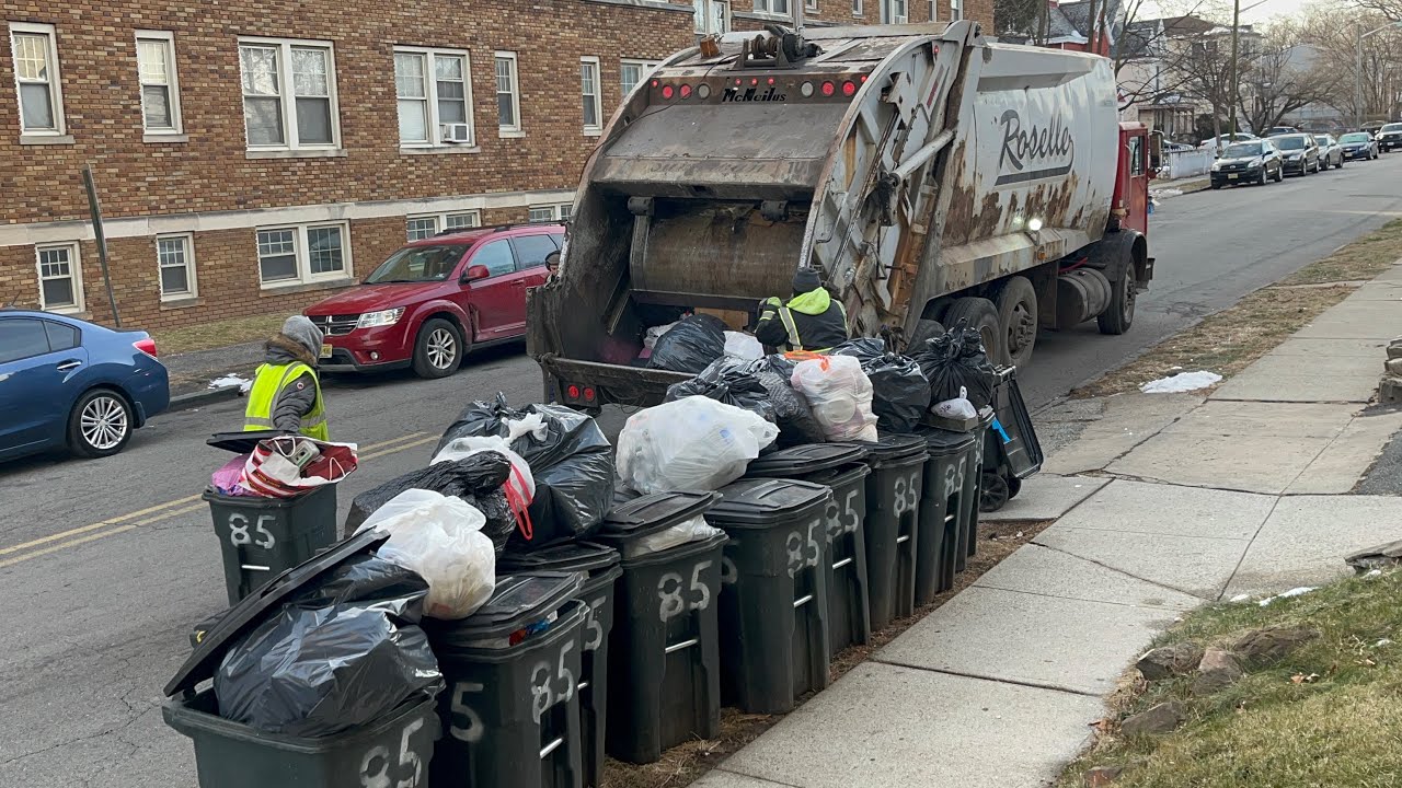 Roselle Mack MR McNeilus Crushing Post Christmas Trash