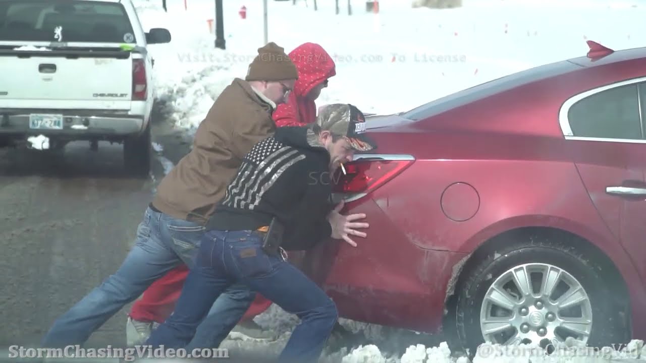 Deep Snow Causing Travel Headaches In Oklahoma City, OK - 2/17/2021