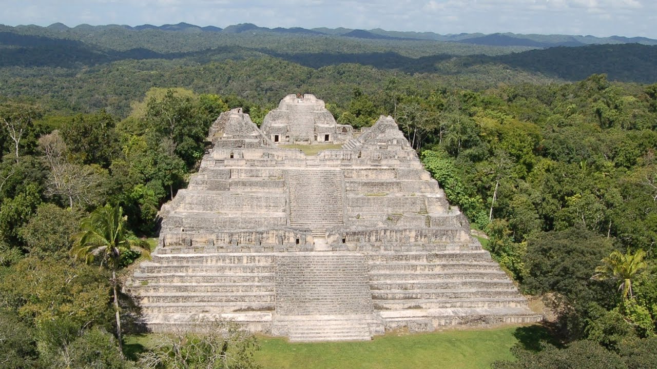 UH Archaeologists Uncover a Ruler’s Tomb in Caracol