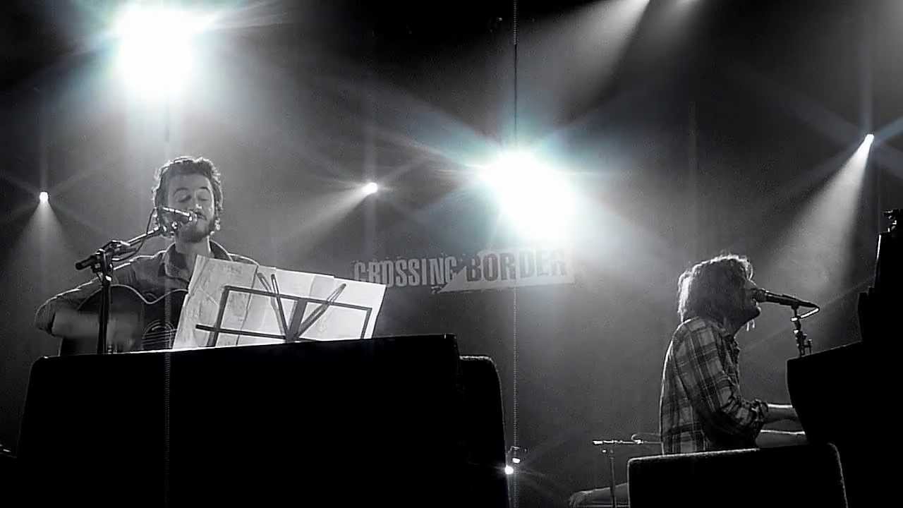 Smith & Burrows - Funny Looking Angels (LIVE)
