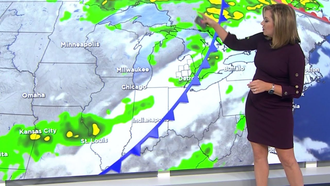 Rain, storm chances in Metro Detroit on Saturday ahead of cold front