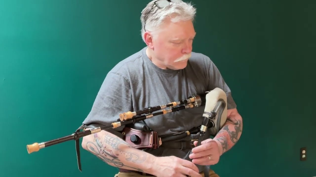 The Bull's March, The Royal Scots: Lowland bagpipes