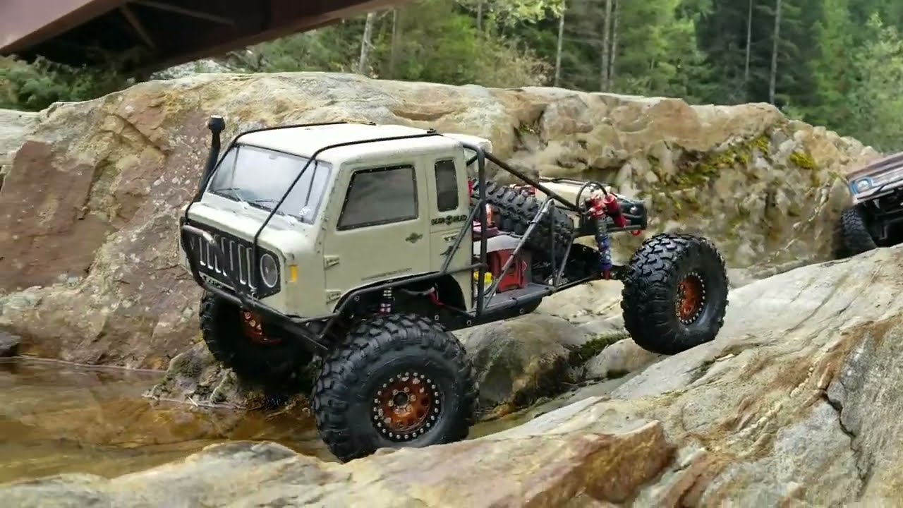 Custom Built Truggy and Trx4 Rusty Chevy ✌️