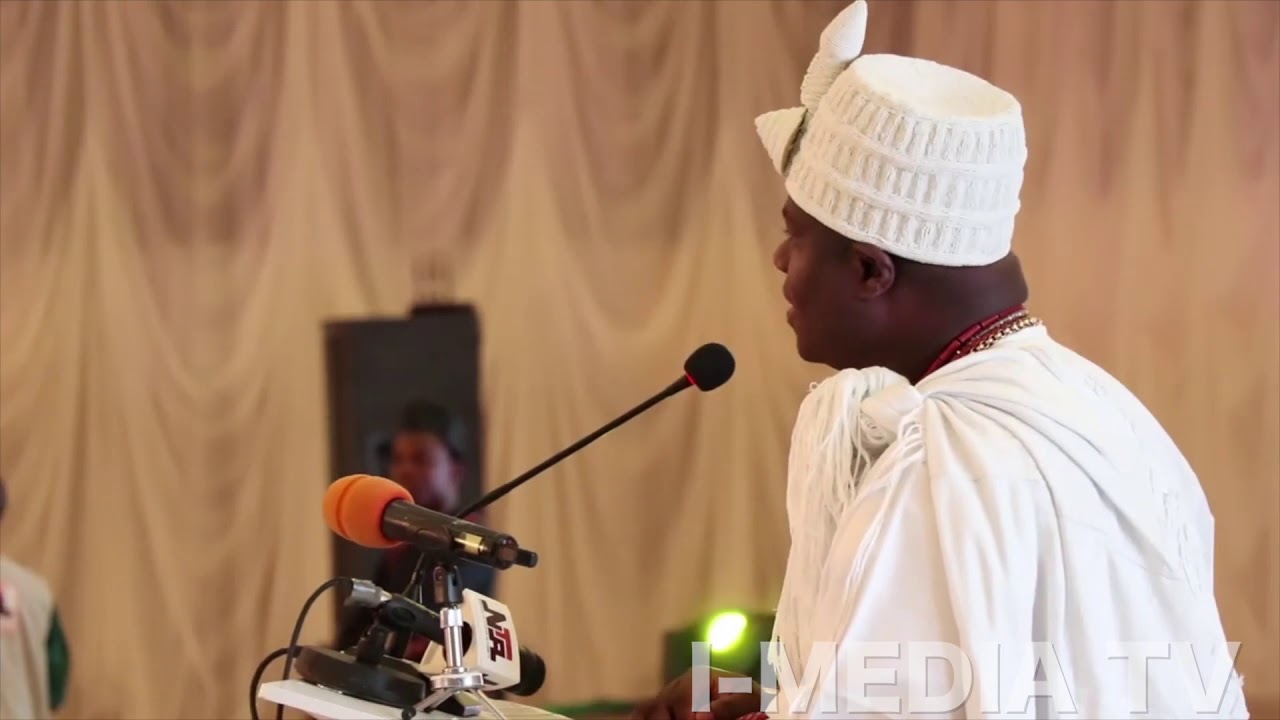 Marriage Jokes - Emir Sanusi and Ooni jabs Pres. Buhari and the Sultan for marrying only one wives