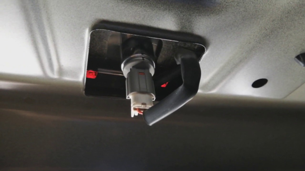 Como cambiar la tercera luz de stop Kia Rio 2017