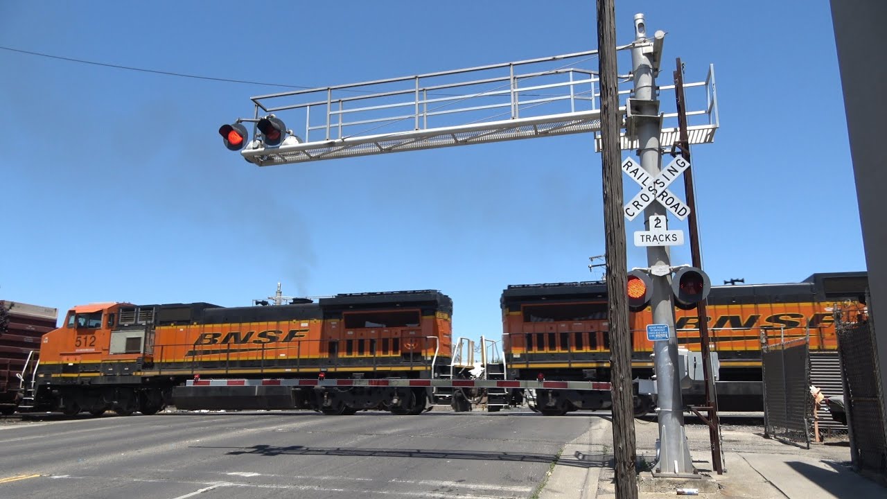 BNSF 501 Port Yard Local East - California St. Railroad Crossing, Stockton CA