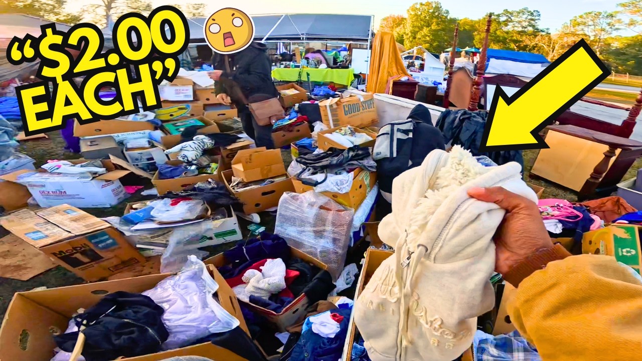 Finding Flea Market Booth LOADED With Y2K Clothes!