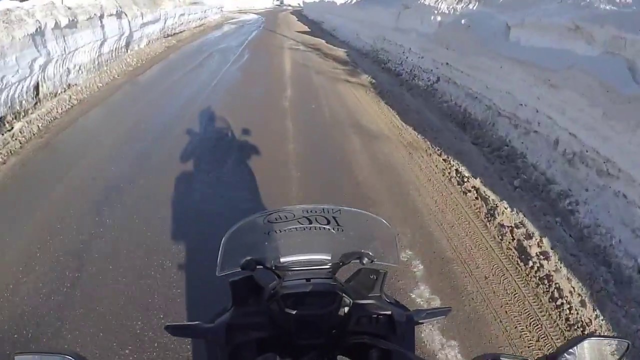 Honda Africa Twin gommata Anlas Winter Grip sulle nevi di Turismovialattea