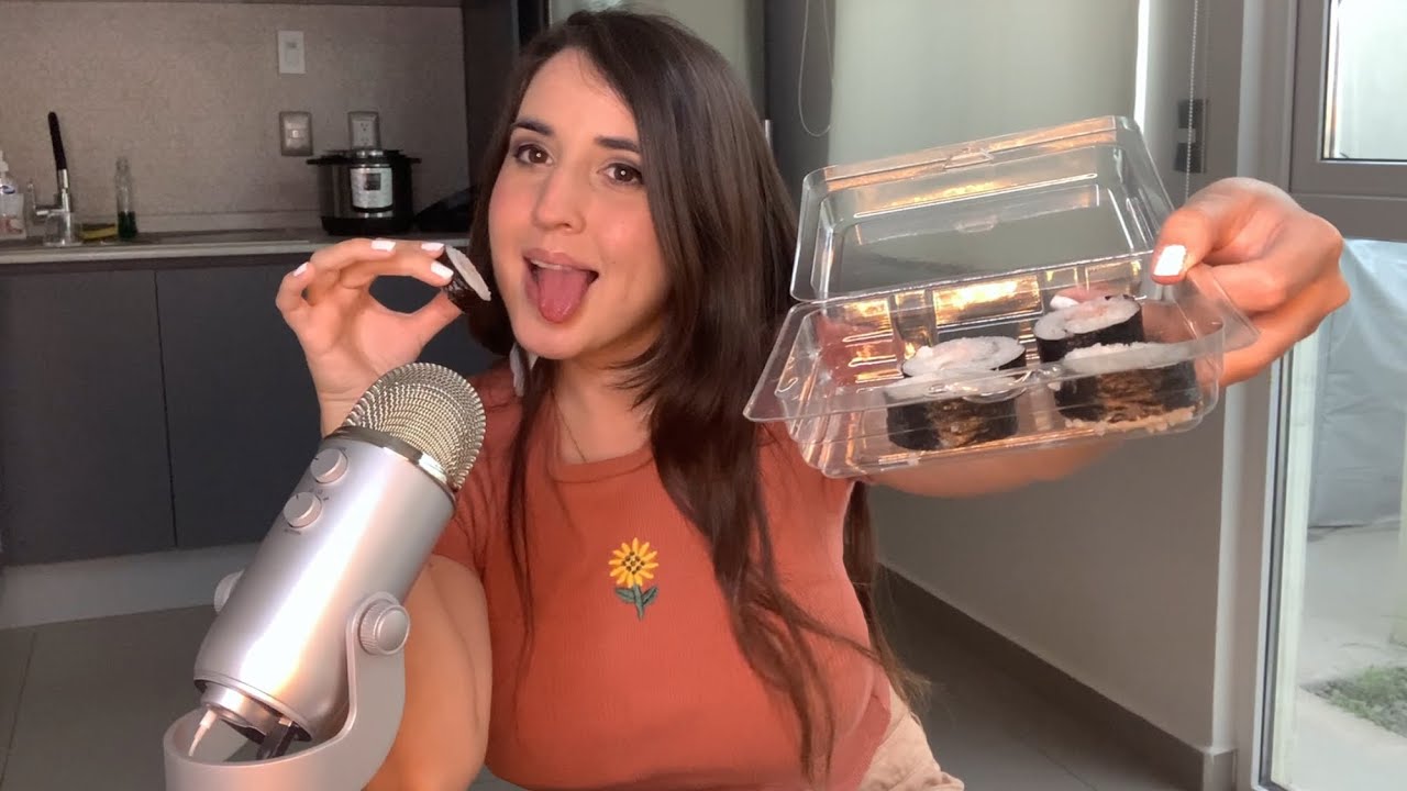 ASMR comiendo sushi y platicando 초밥 먹기 [eating sounds]