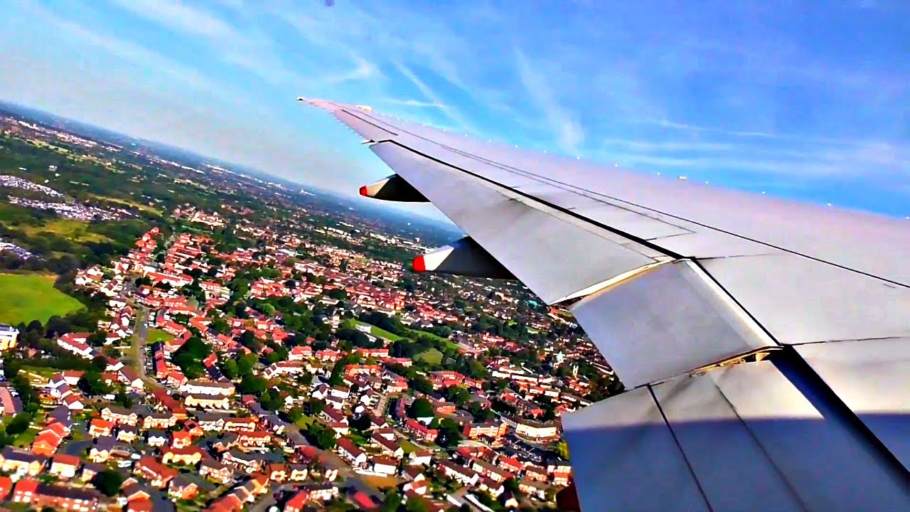 Singapore Airlines Boeing 777-300ER POWERFUL TAKEOFF from Manchester Airport
