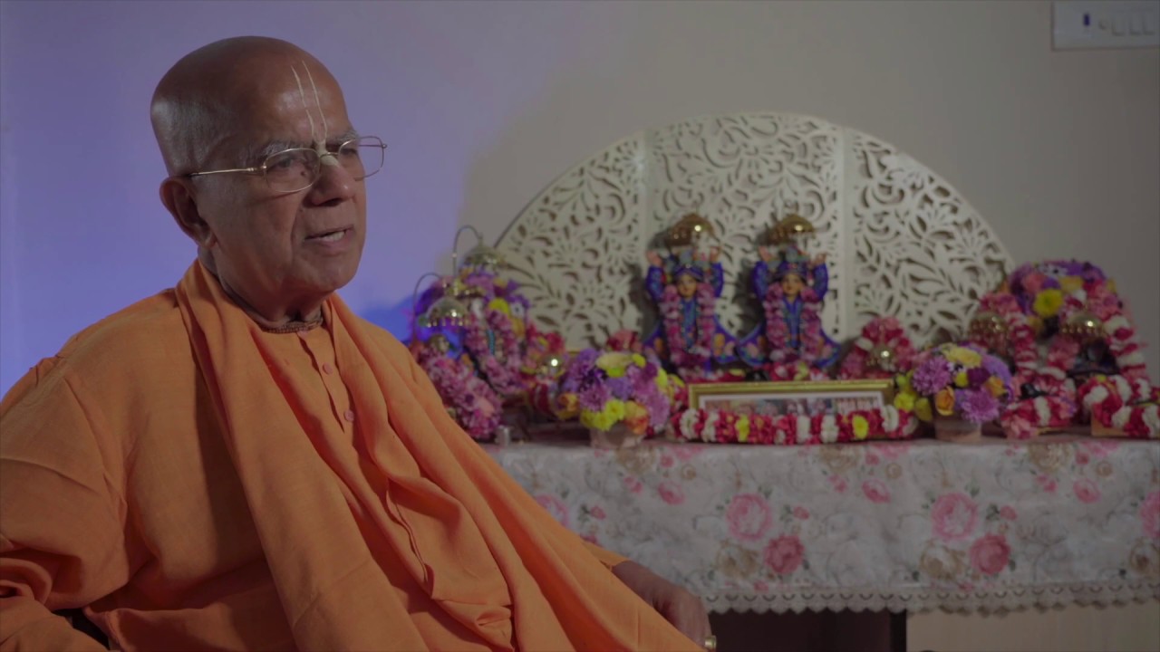 Vaishnavi Diksha Gurus in ISKCON / वैष्णवी दीक्षा गुरूस इस्कॉन में (English, Hindi, Bangla)