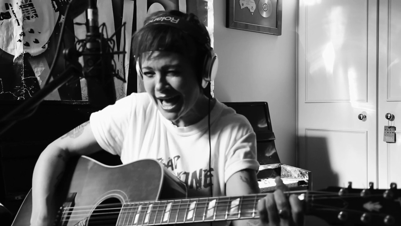 Sarah McLeod - He Doesn't Love You acoustic (live in Sarah's home studio)