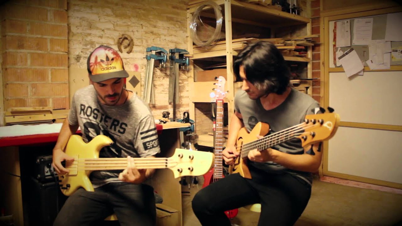 Andrés Rotmistrovsky & Miki Santamaria - Human Nature (Bass Duet Cover)