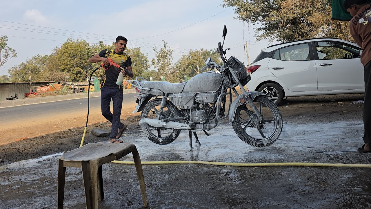 Today I washed my bike and went to see the garden, temple and lake.