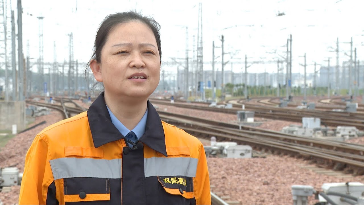 CGTN speaks to a CPC member about her work in the high-speed railway industry