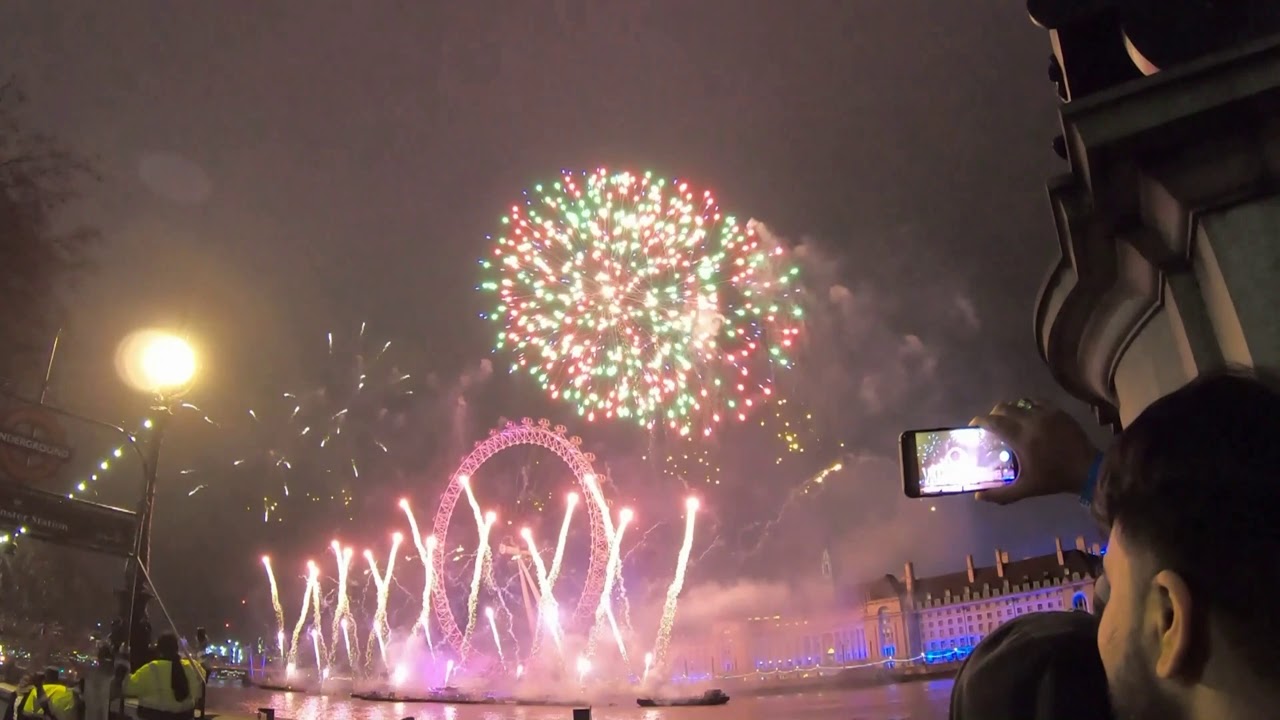 London Celebrates New Years Eve 2018 / 2019 with Spectacular Fireworks Display