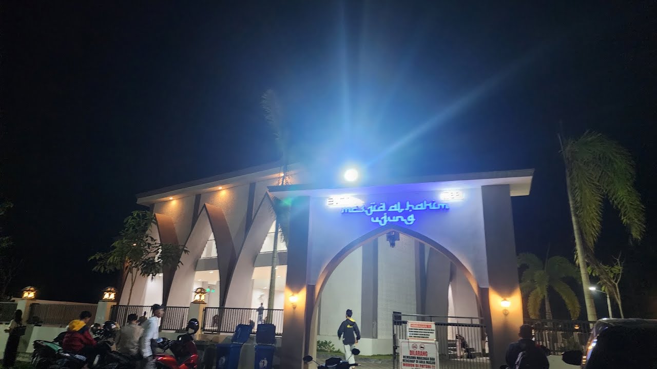 EDISI NTB-KUMANDANG ADZAN MAGHRIB DI MASJID AL HAKIM UJUNG, SEBRANG SIRKUIT MANDALIKA, LOMBOK, NTB