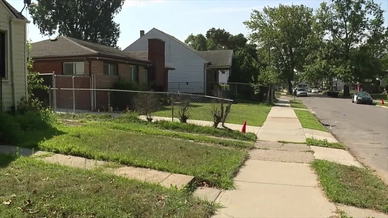 Neighbors react after 2 killed, 2 hospitalized after stabbing at pool party on Detroit's east side