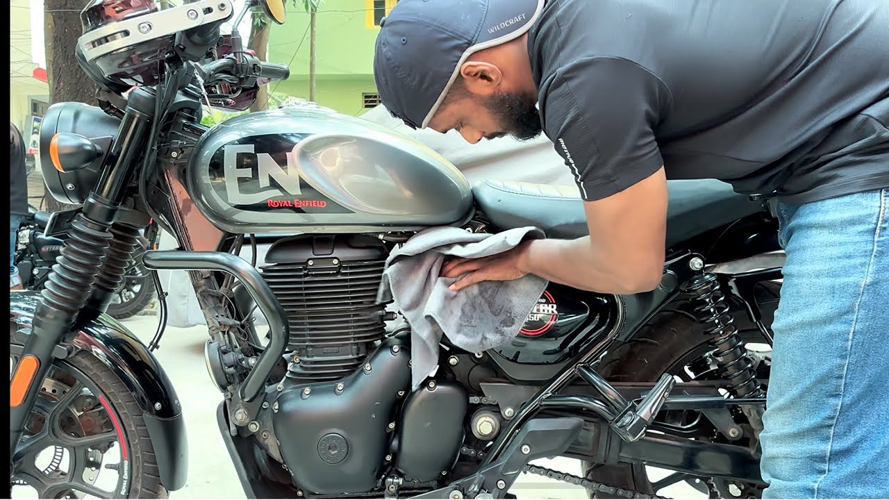 Hunter 350 basic meintinence | Chain clean and Lube #hunter350