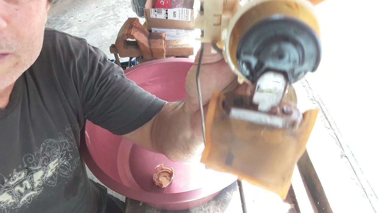 TROCA DO PRÉ-FILTRO DE COMBUSTÍVEL DA PAJERO TR4 2005/2006.