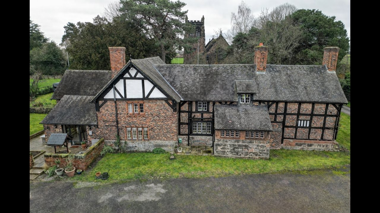The Bent, Bent Lane, Warburton, Lymm  Offers Over £1,250,000  5 Bedroom Detached Period Home