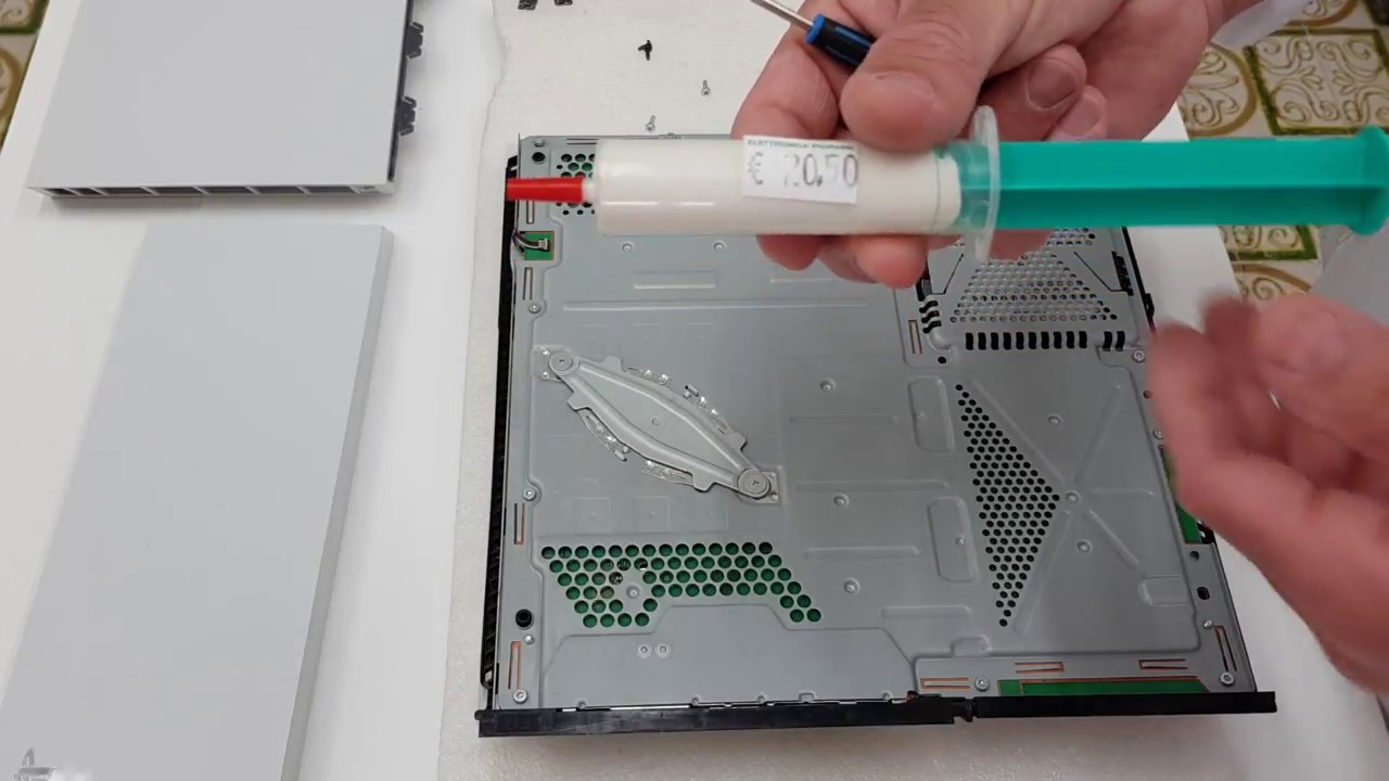 Tutorial 1/15 Parti: Pulizia + Riparazione + Modifica Velocità Ventola PS4 FAT