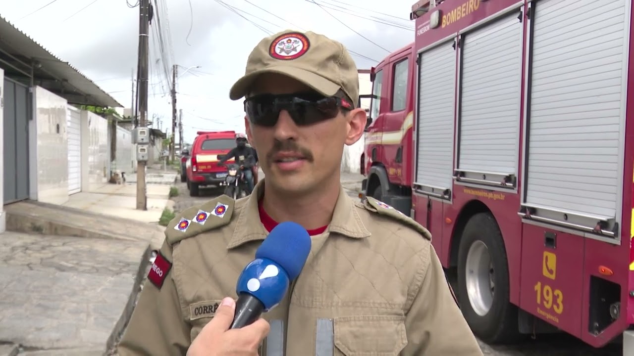 Alô Paraíba - Incêndio atinge residência enquanto moradora estava no trabalho