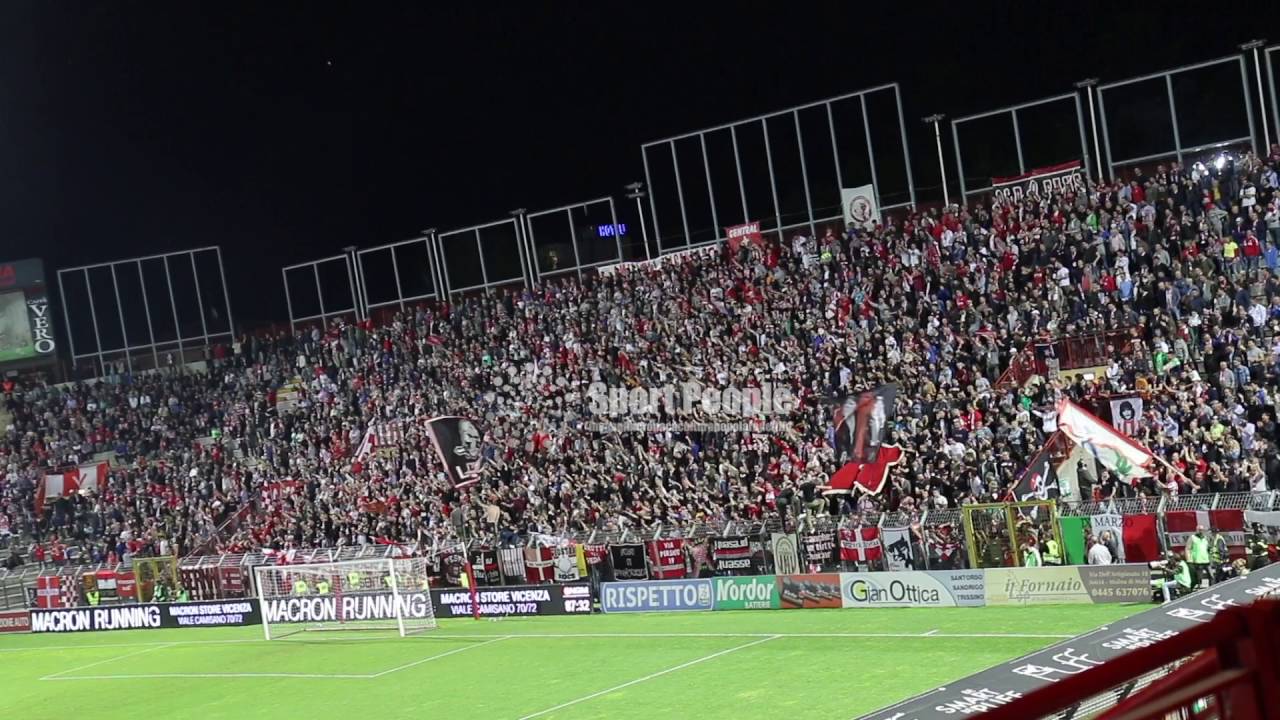 Vicenza vs Novara, Serie B 2015/16: cori e battimani della Sud Vicentina