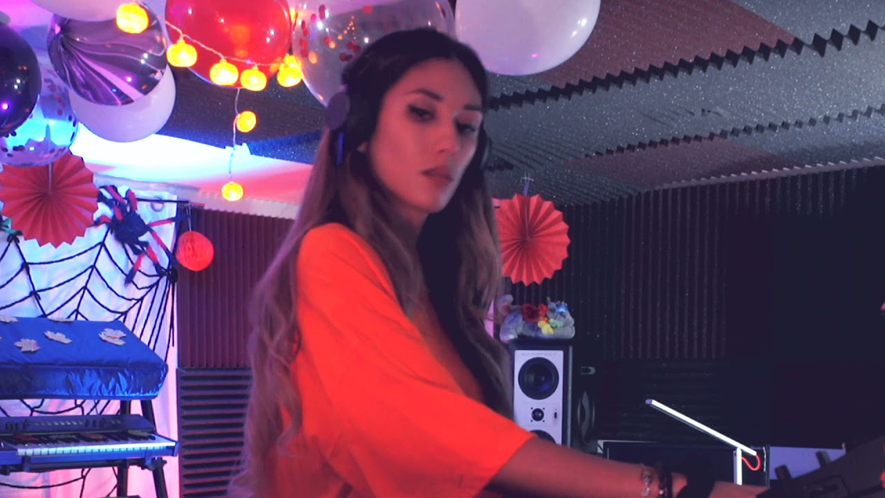 Manda Moor @ What NxT Radioshow