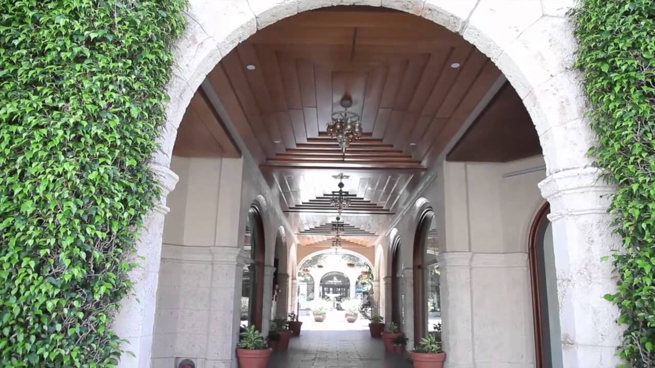 At a glance: Worth Avenue in Palm Beach, Florida