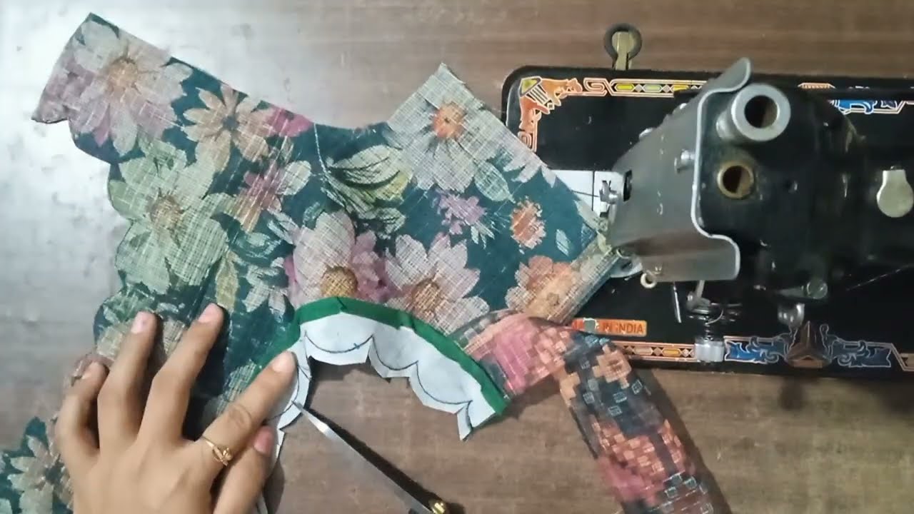 Boat neck blouse cutting and stitching/last blouse design #fashion #blusendesigns #blouse #stitching