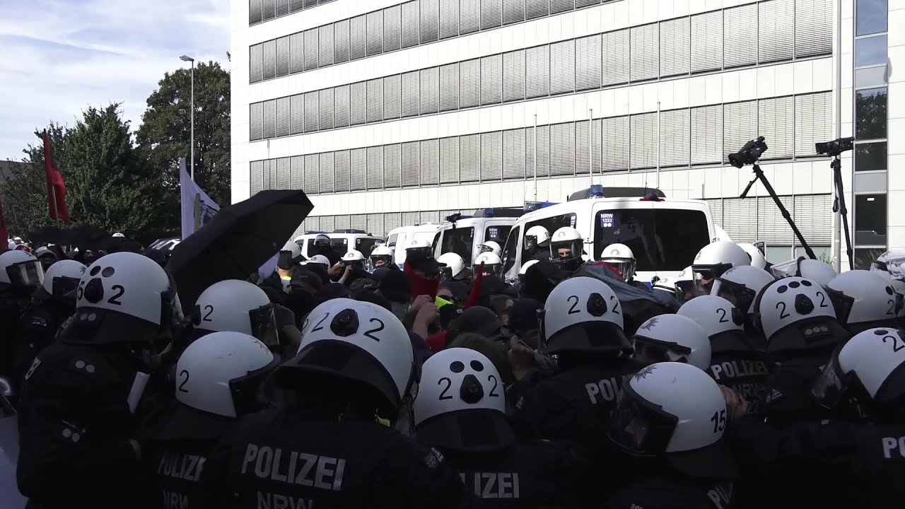 Massive Ausschreitungen bei Demos gegen AfD-Parteitag - 28 Polizisten verletzt in Essen am 28.06.24