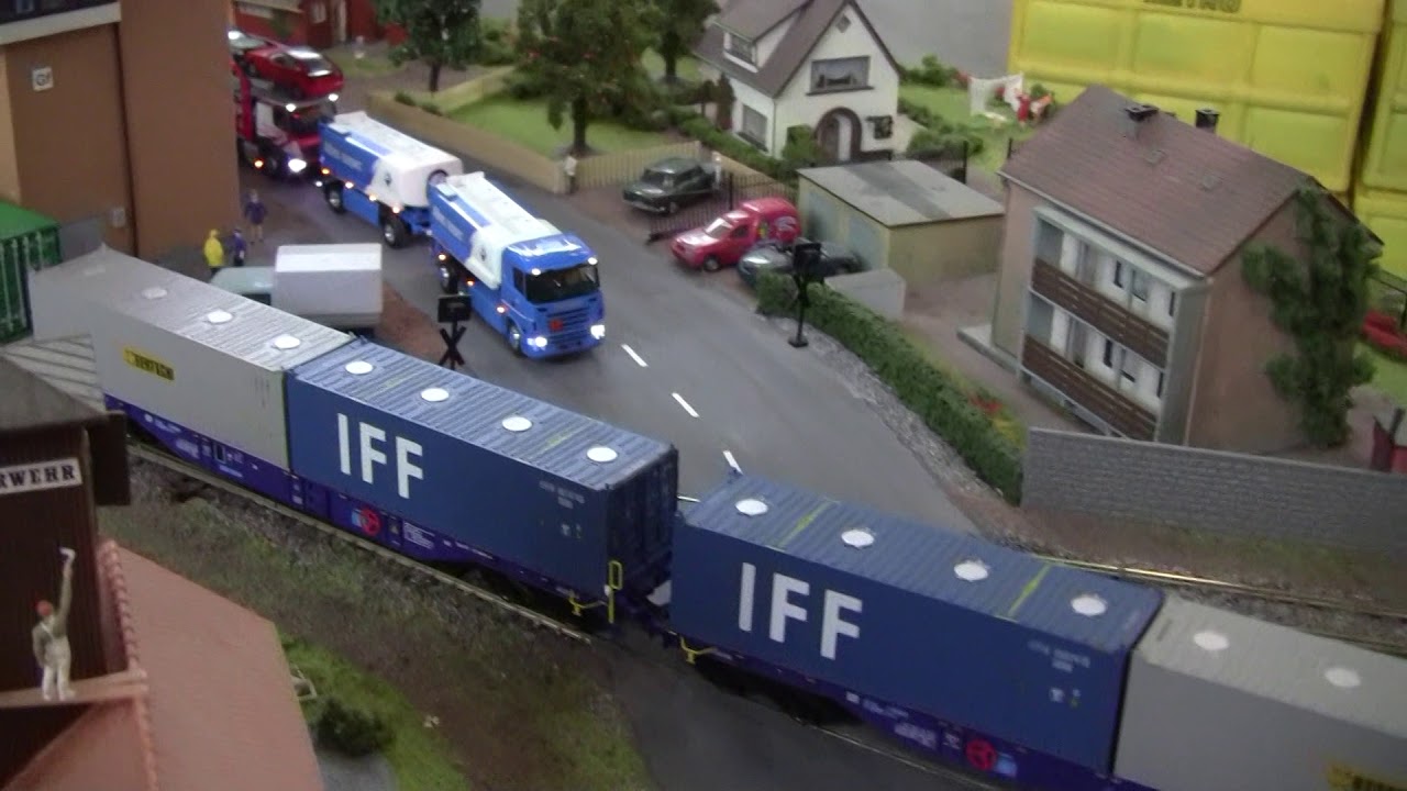 Videofahrt durch das Faller Car Containerterminal