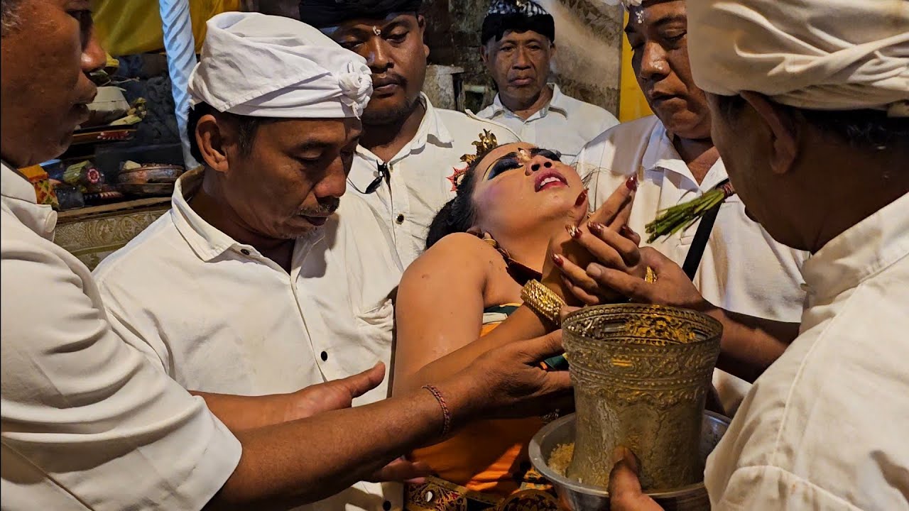 Penomena kerauhan di pura pucak empelan dalem semeru