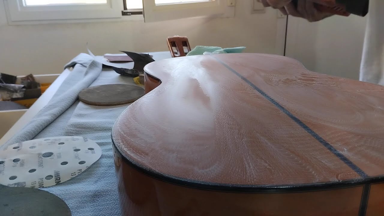 Pulido de guitarra flamenca,por Guitarras Gómez del Carmen.