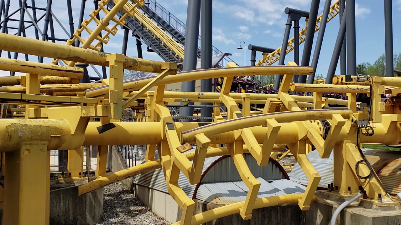 Batwing transfer track switch