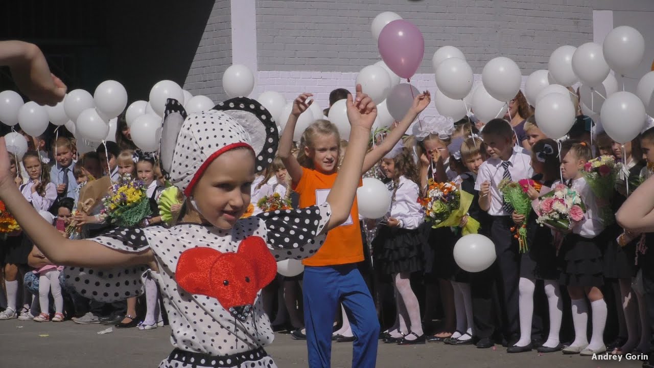Линейка младших классов Красноярск Школа 149  первое 1 сентября 2015 первый звонок