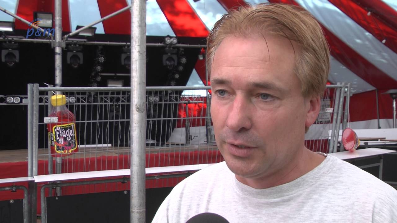 Lil' Kleine verlaat podium kermis Meijel
