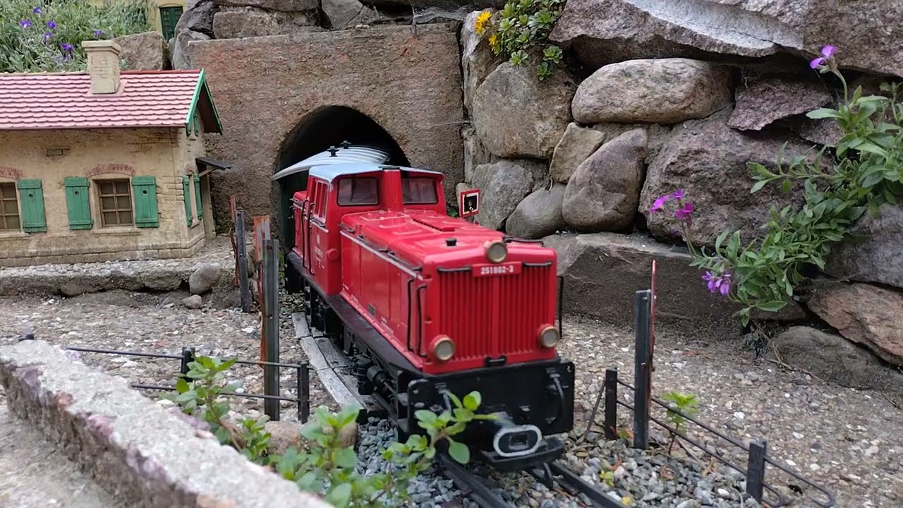 Meine kleine LGB Gartenbahn. Erste Zugfahrt 2025.