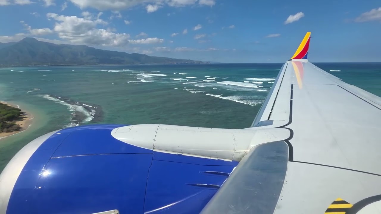 Southwest Airlines landing at PHOG RWY20
